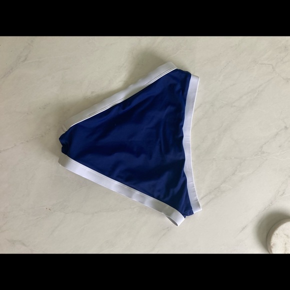 Crop Top Bikini - Picture 7 of 10